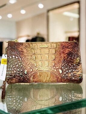 NWT! Brahmin Daisy Diamondback Ombre Melbourne Genuine Leather Wristlet